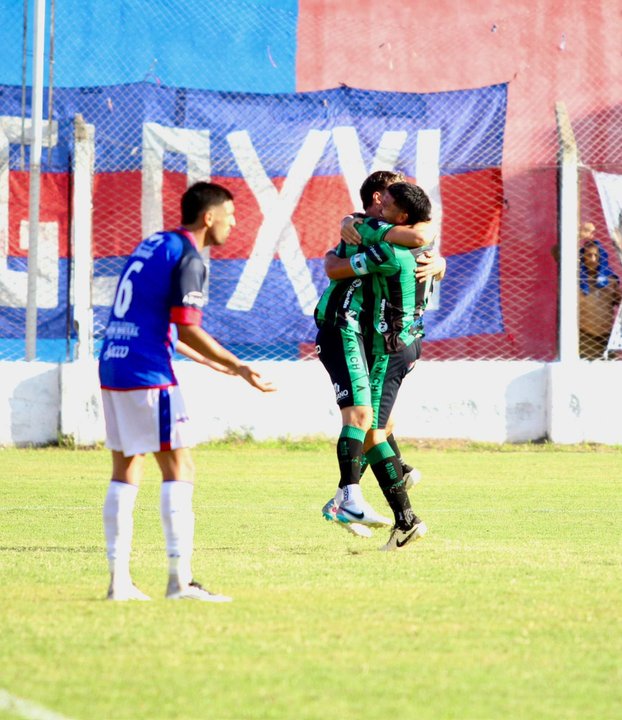 Nueva Chicago festeja su triunfo ante Güemes en Santiago del Estero