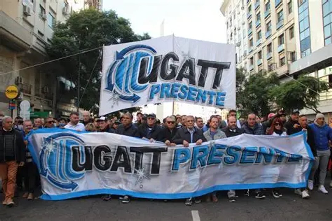 Gremios del transporte anuncian paro nacional en rechazo a la reforma laboral