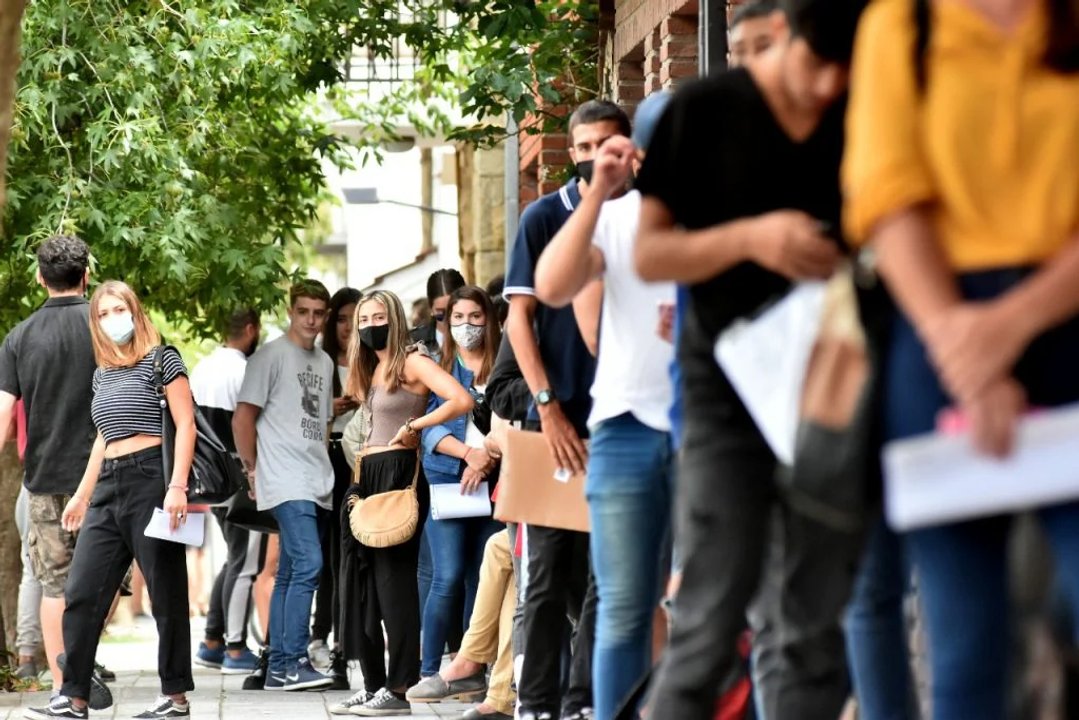 Qué relación hay entre los casi 200 mil empleos registrados perdidos y los 357 mil informales sumados Qué relación hay entre los casi 200 mil empleos registrados perdidos y los 357 mil informales sumados