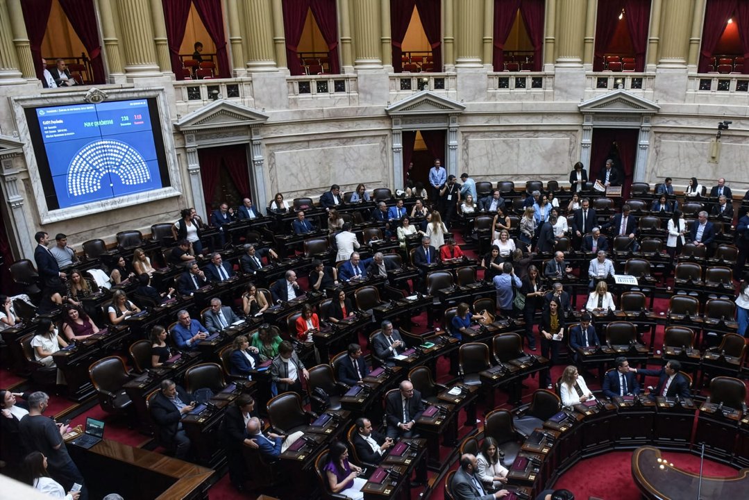 Sesion del Senado por la reforma laboral en Argentina