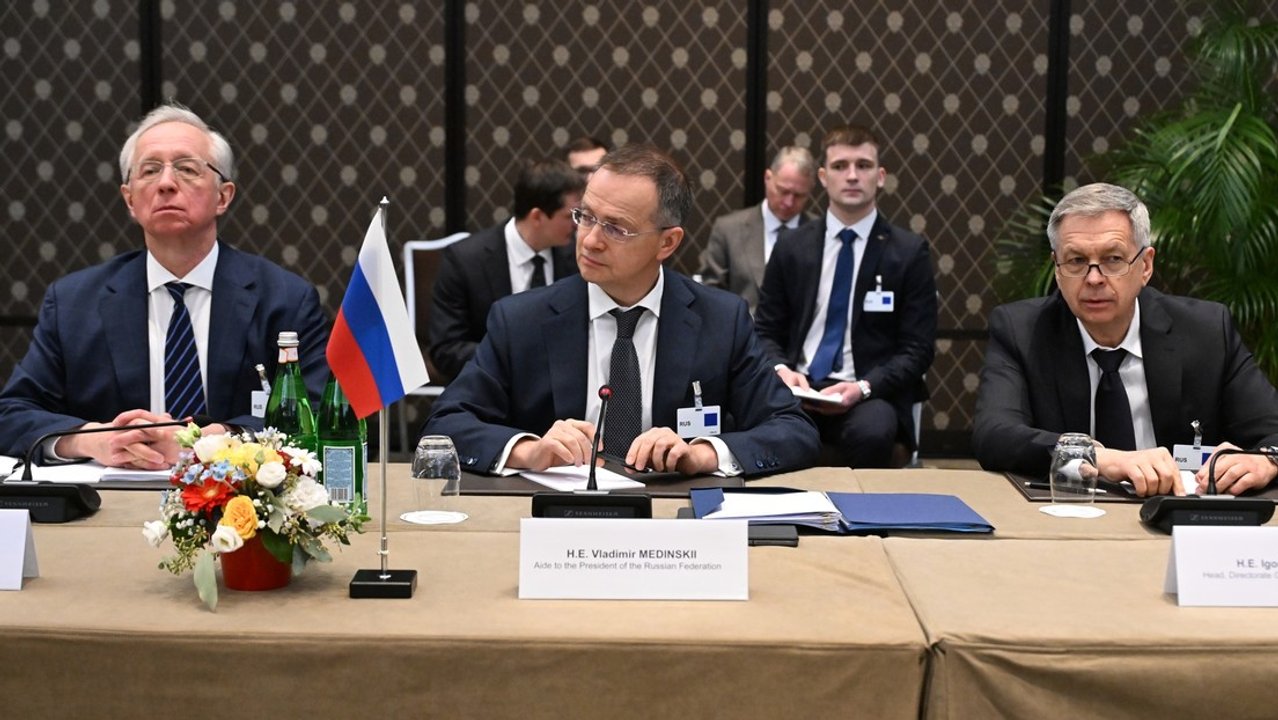 Delegaciones de Rusia, Estados Unidos y Ucrania reunidas en Ginebra