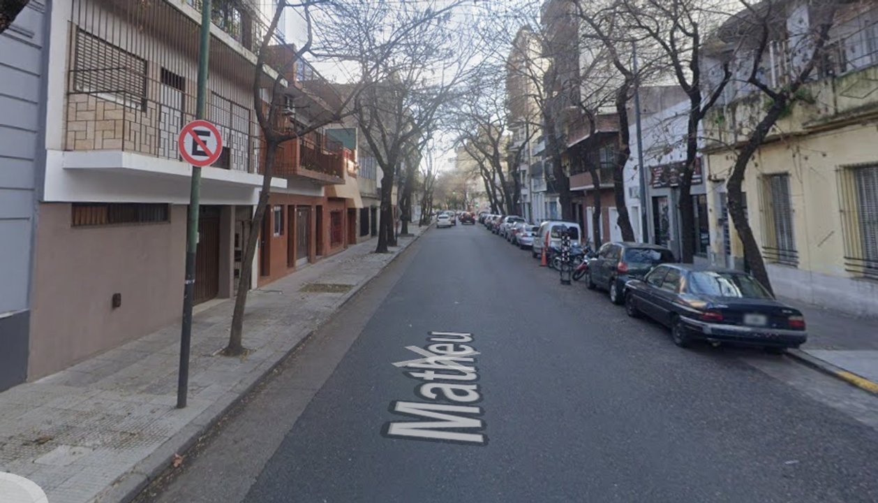 Operativo de emergencias tras choque entre auto y moto en San Cristóbal