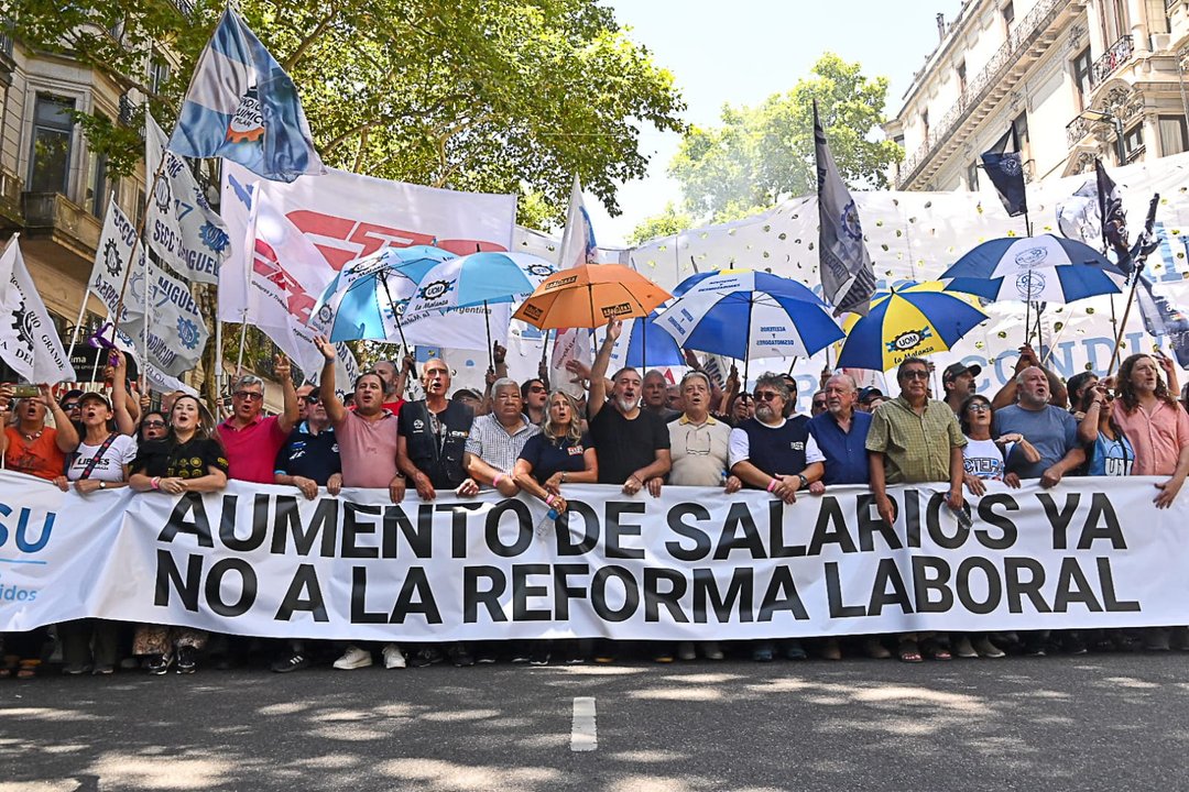 Gremios de la CGT y las CTA se movilizan al Congreso contra la reforma laboral