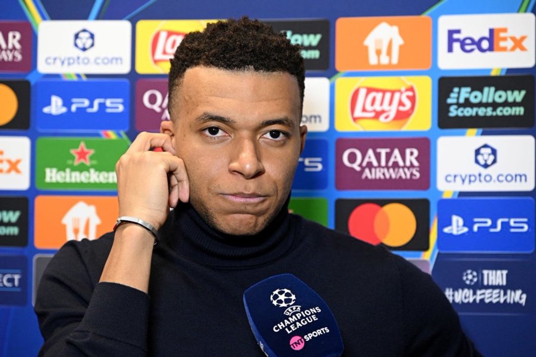 Mbappé quedó en el centro de las críticas en Francia tras dejar la concentración