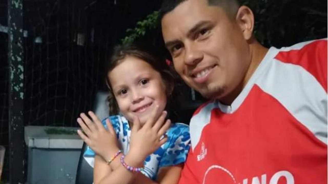 Marcos Gómez durante el inicio del juicio por el crimen de su hija Kim en La Plata