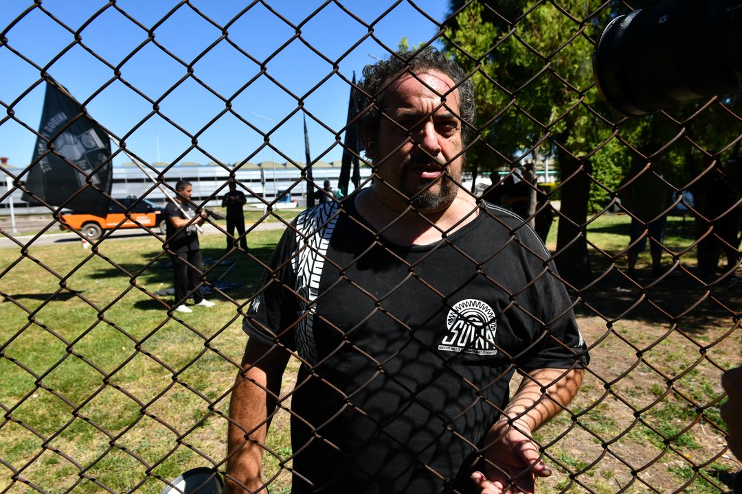 Trabajadores del neumático frente a la planta de Fate
