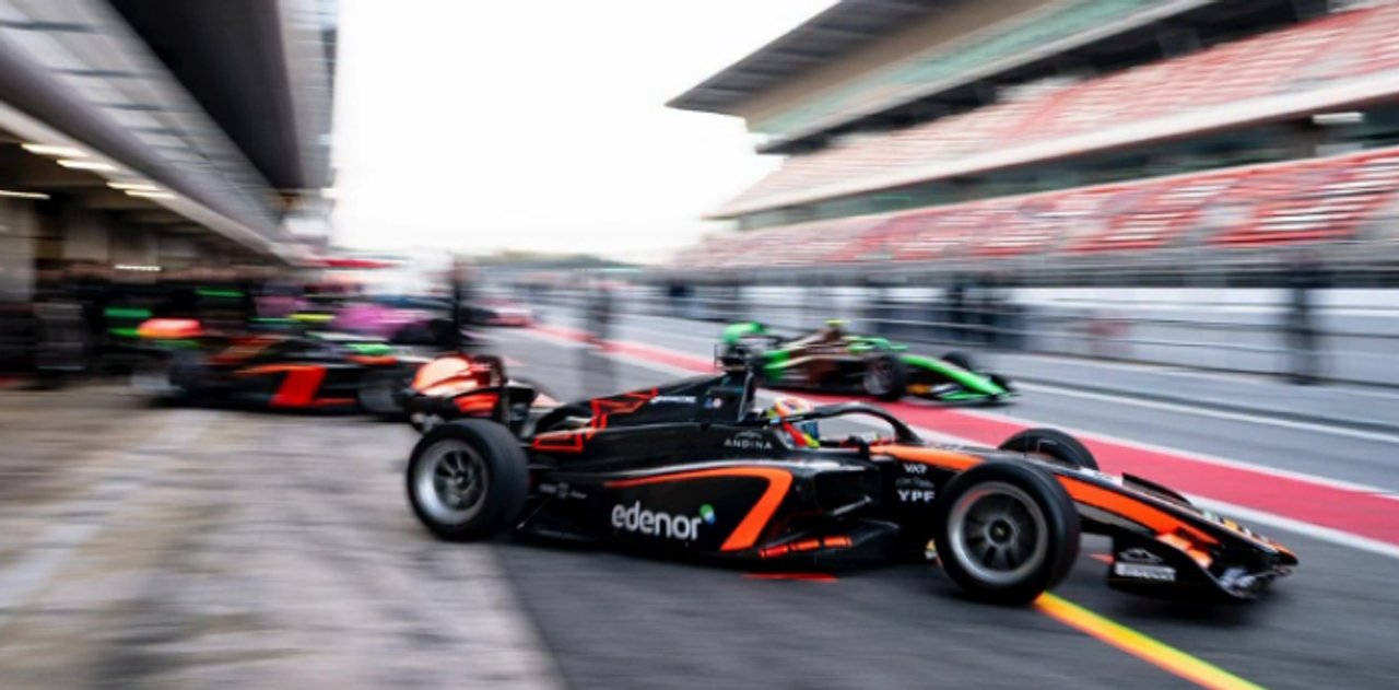 Nicolás Varrone durante las pruebas de Fórmula 2 en Barcelona