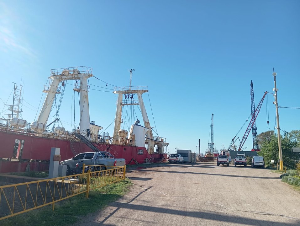 Puertos argentinos paralizados por paro gremial