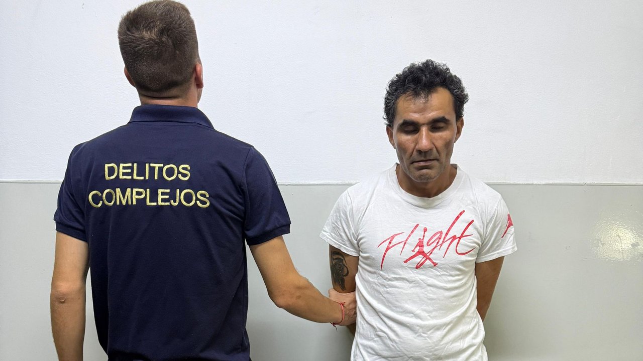 Patrullero policial en operativo por femicidio en San Martín