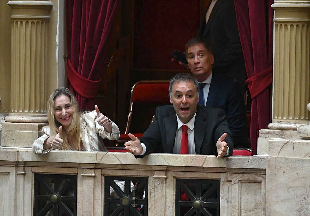 Karina Milei, Adorni y Santilli en el recinto de Diputados