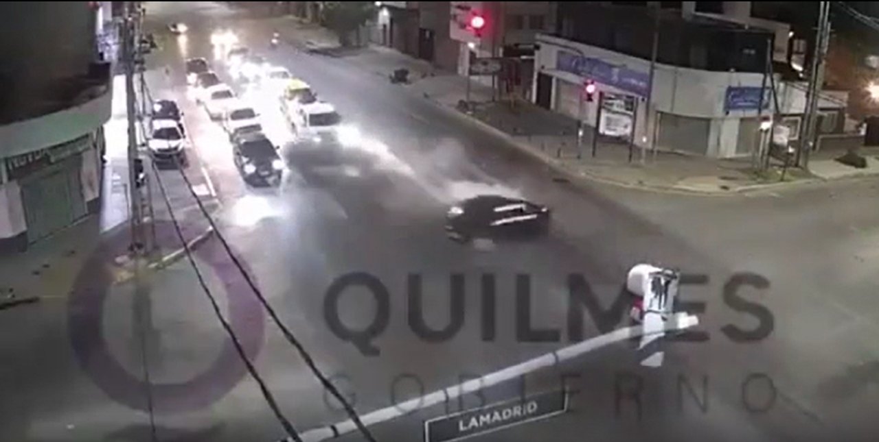 Choque múltiple registrado por cámara de seguridad en Quilmes