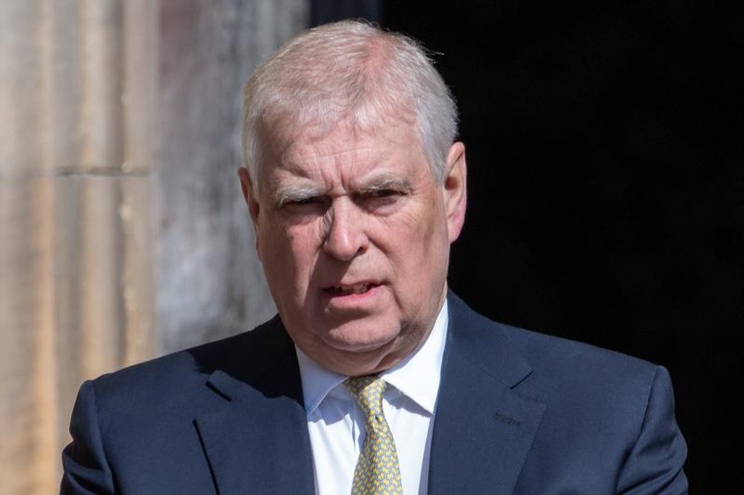 Policía británica realiza allanamientos en propiedades del expríncipe Andrés