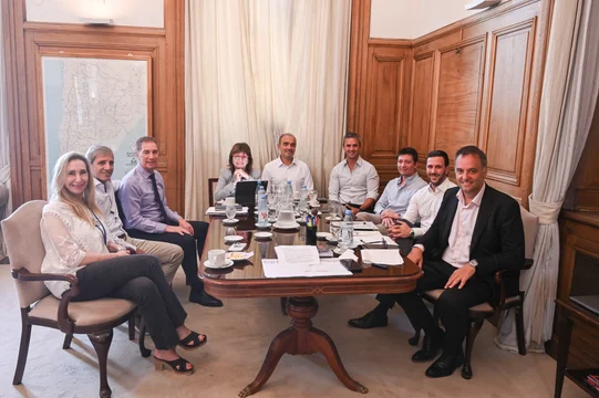 Milei reúne a su mesa chica para blindar la reforma laboral