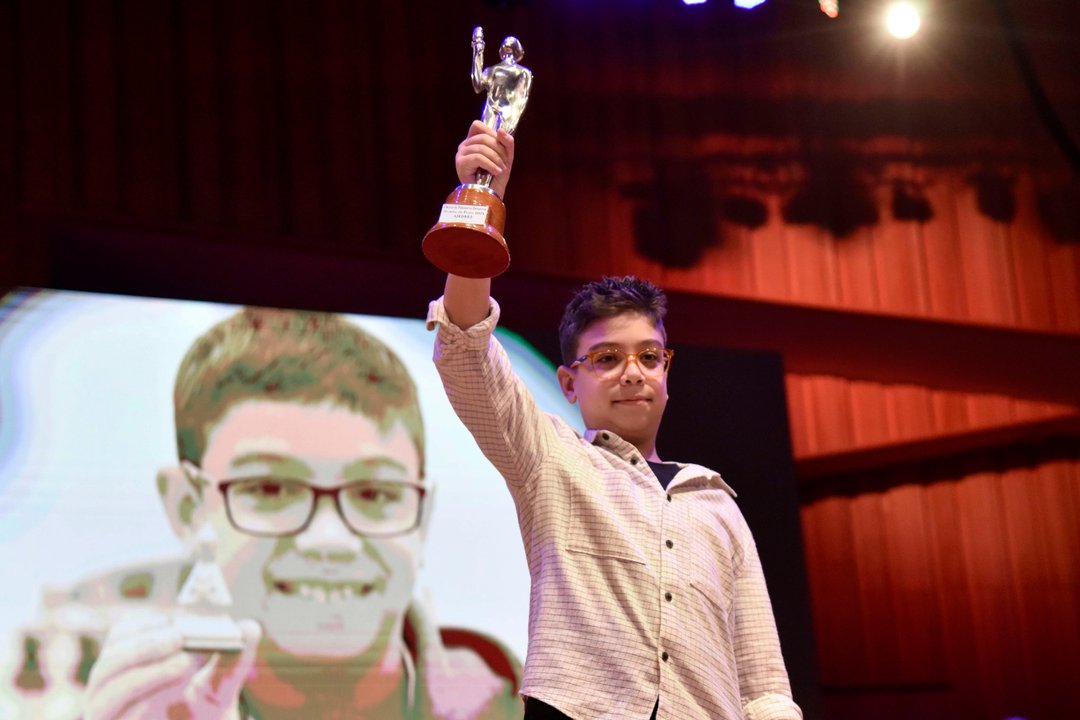 Faustino Oro, joven prodigio argentino del ajedrez, compite por el récord de Gran Maestro más joven