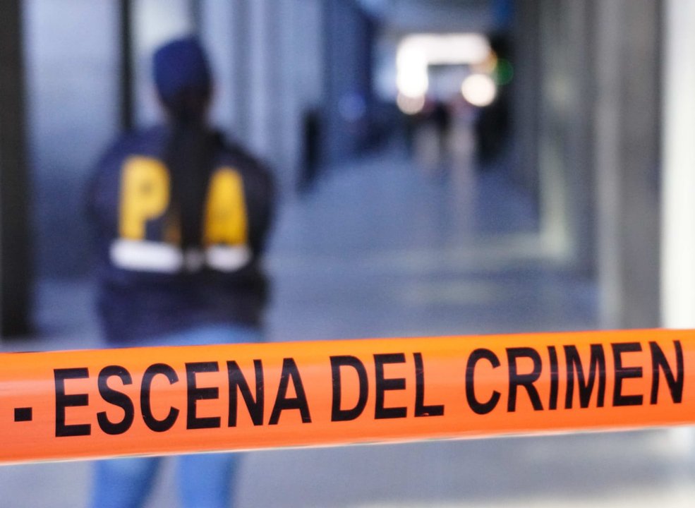 Daños en una oficina tras la explosión de un paquete bomba en la Escuela de Gendarmería