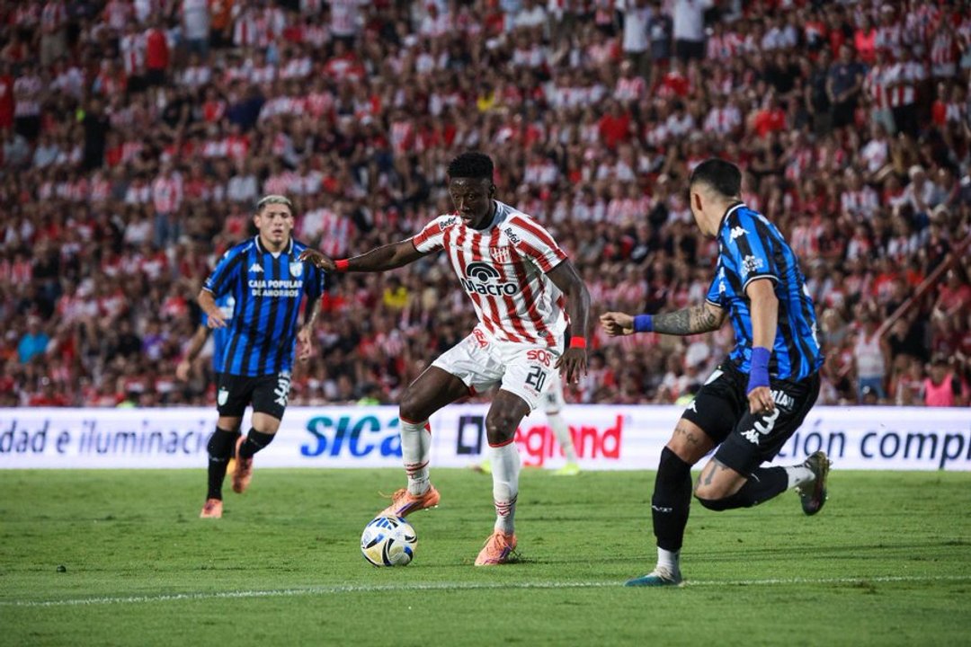 Instituto celebra el agónico triunfo ante Atlético Tucumán en Córdoba
