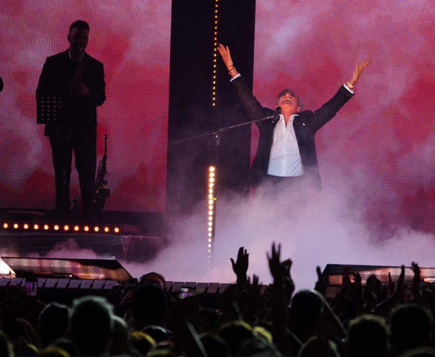 Ricardo Montaner durante su show en el Movistar Arena de Buenos Aires