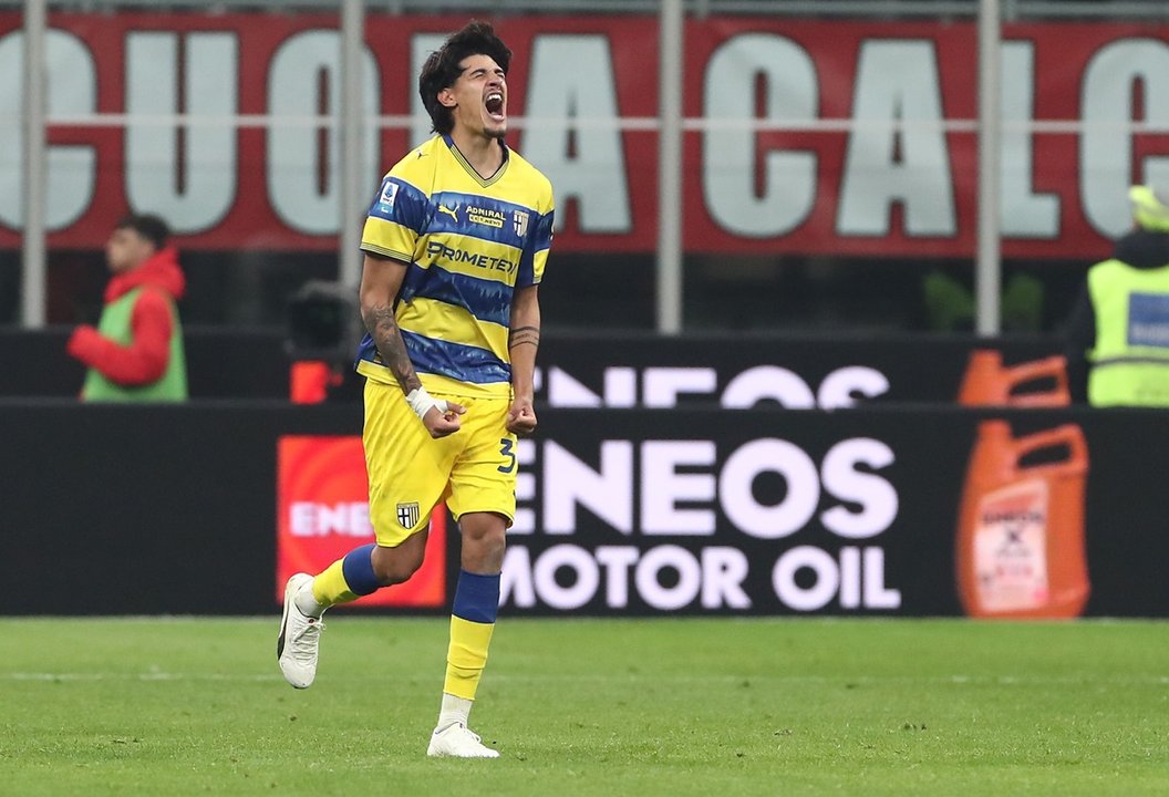 Parma celebra su victoria ante Milan en San Siro
