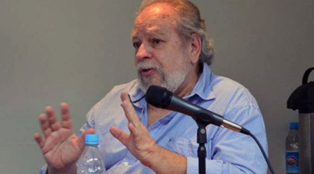 El escritor venezolano Marcos Tarre Briceño, ganador del premio Black Mountain 2026