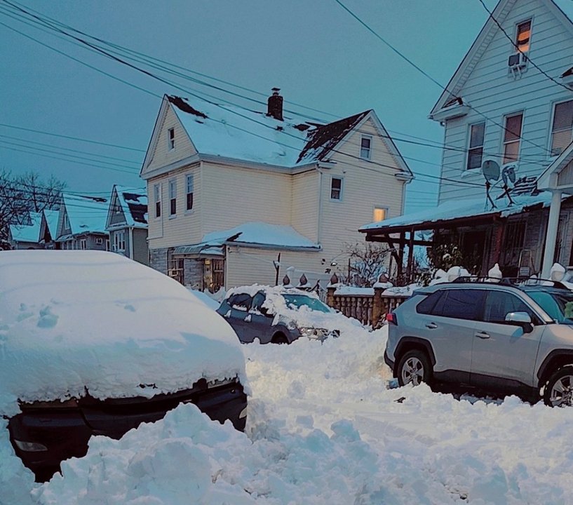 Calles de Nueva York cubiertas de nieve durante la tormenta