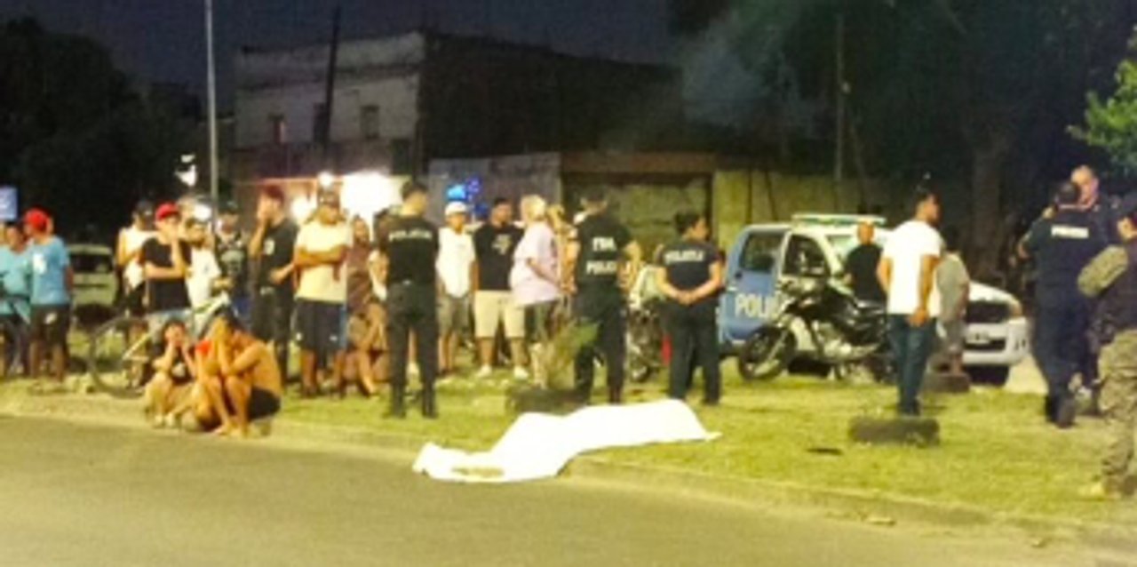 Patrullero y operativo policial en Monte Chingolo