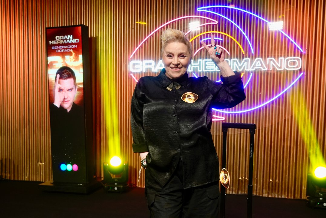 Divina Gloria en una presentación televisiva