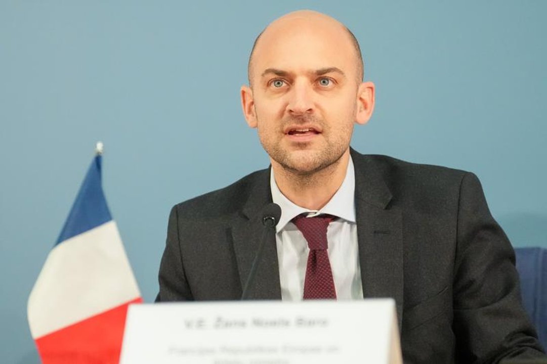 El canciller francés Jean-Noel Barrot durante una conferencia de prensa