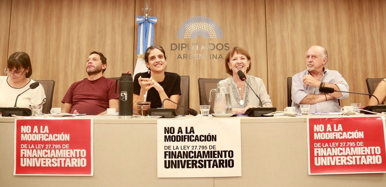 Legisladores y autoridades universitarias en reunión en Diputados