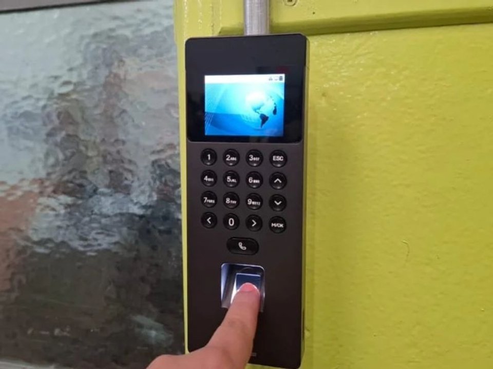 Dispositivo de huella digital para control de presentismo docente en escuelas porteñas
