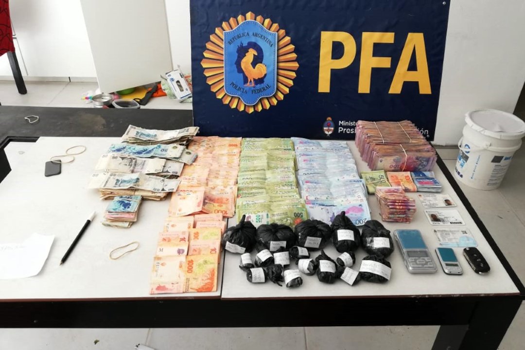 Allanamientos y operativos en investigación por narcopolicías en Neuquén