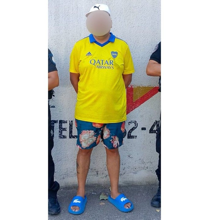 Operativo policial sobre un Peugeot 208 con patente melliza en Pompeya