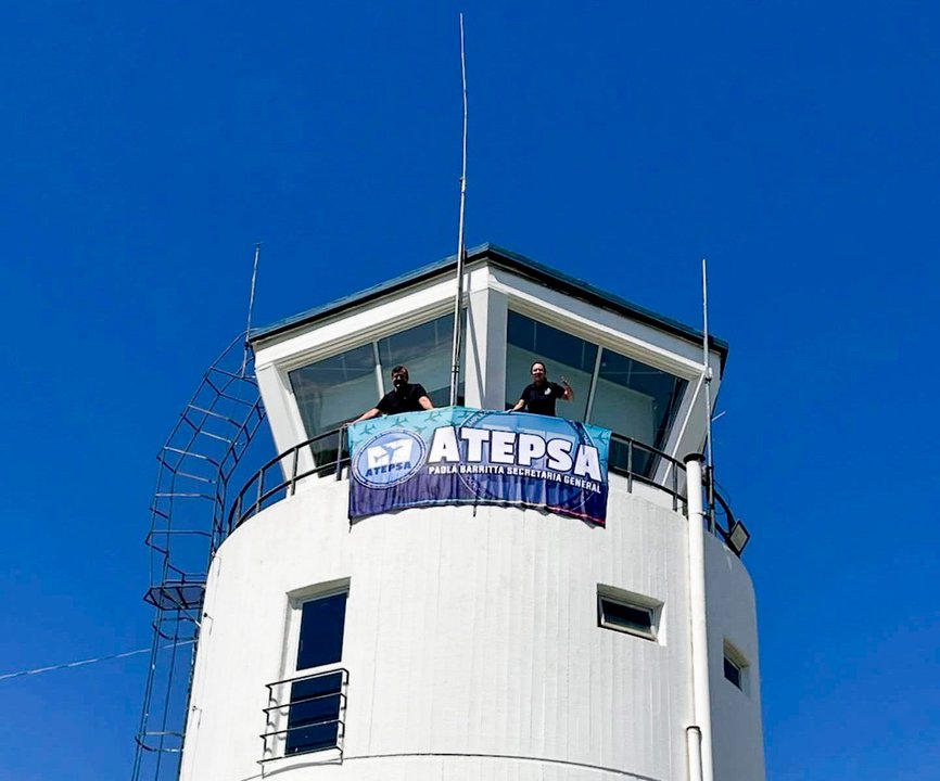 Controladores aéreos levantan el paro en Argentina