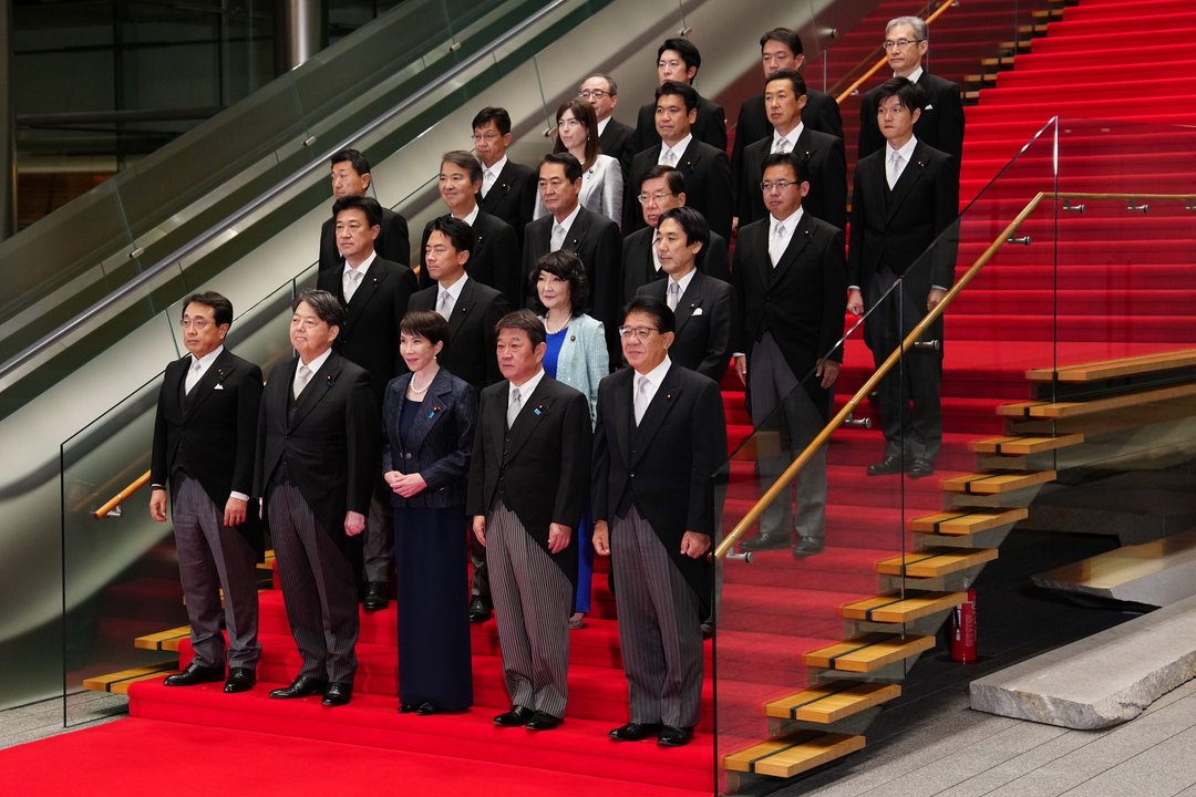 La primera ministra japonesa Sanae Takaichi en el centro del debate político en Japón