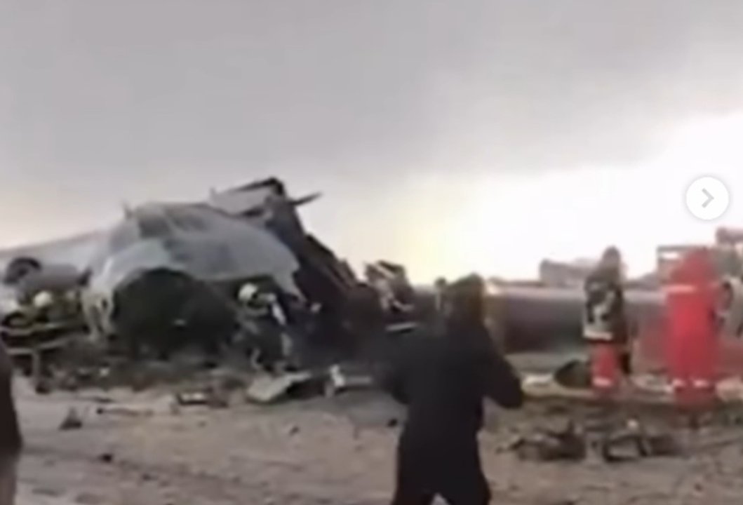Restos del avión militar Hércules C-130 siniestrado en El Alto, Bolivia