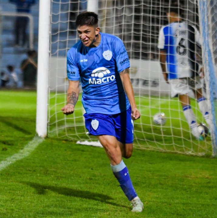 Gimnasia y Tiro festeja el triunfo ante Almagro en Salta