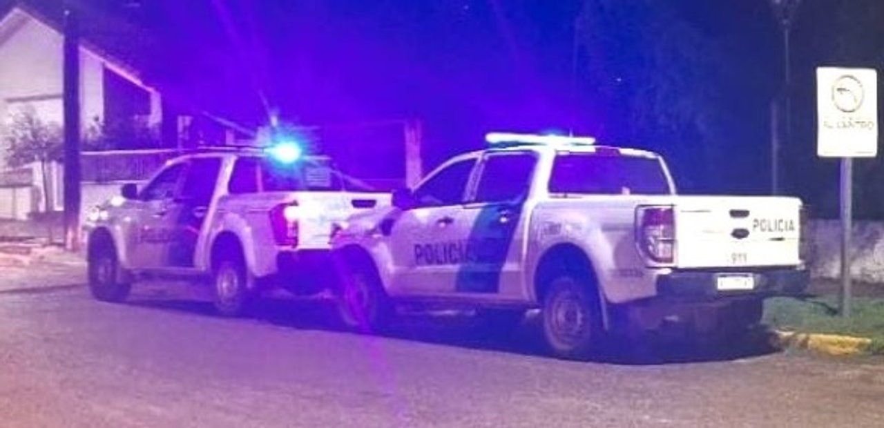 Patrullero policial en escena de un violento ataque en Pigüé