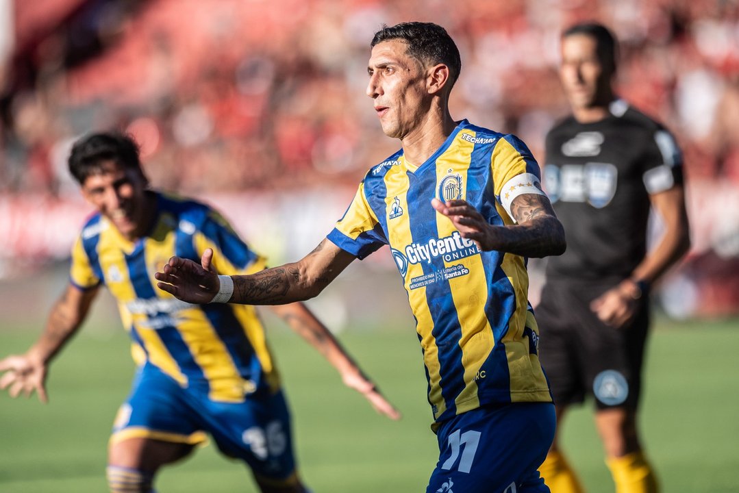 Ángel Di María durante un partido con Rosario Central