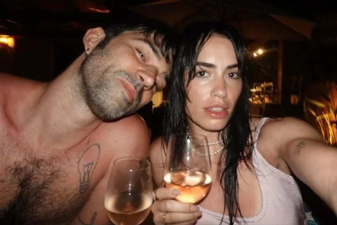 Lali Espósito muestra su anillo de compromiso en el streaming de Pedro Rosemblat