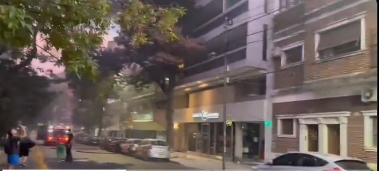 Incendio en un edificio de Belgrano con operativo de bomberos