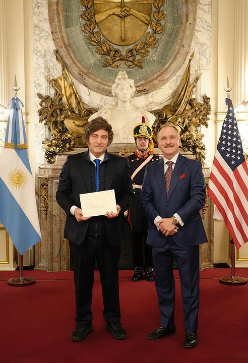 Javier Milei reunido con el embajador de Estados Unidos en Olivos