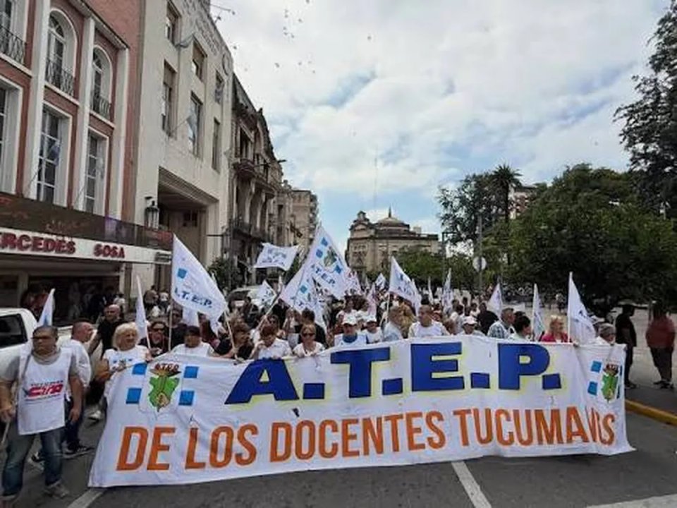 Docentes protestan en Tucumán al inicio del ciclo lectivo