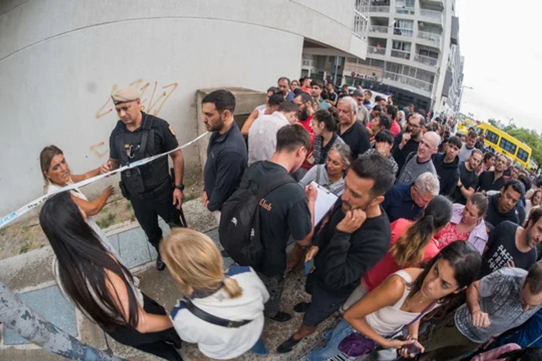 Operativo de evacuación y asistencia en complejo Estación Buenos Aires, Parque Patricios