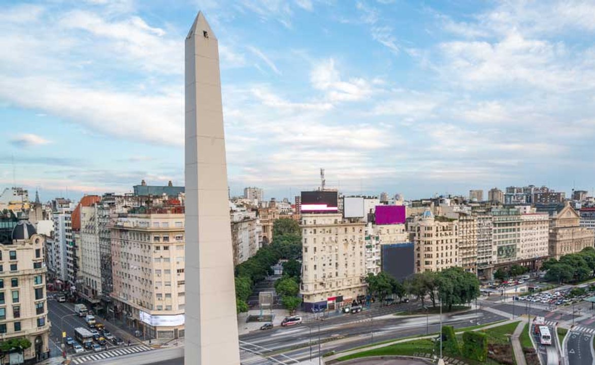 Cielo parcialmente nublado sobre Buenos Aires