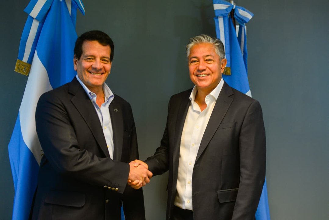 Firma del acuerdo de becas entre GeoPark y el gobierno de Neuquén