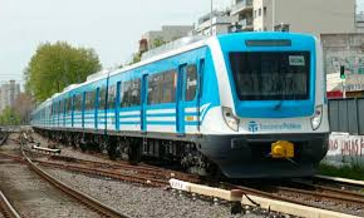 Operativo policial en vías del tren Sarmiento en Caballito