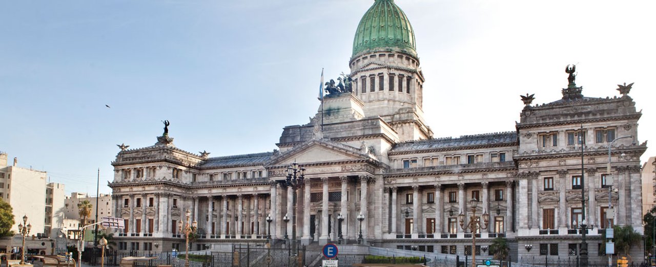 Operativo policial por paquete sospechoso frente al Congreso de la Nación