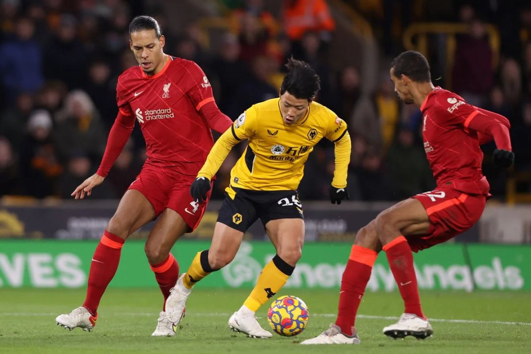Wolverhampton y Liverpool se enfrentan por la FA Cup en el Molineux Stadium