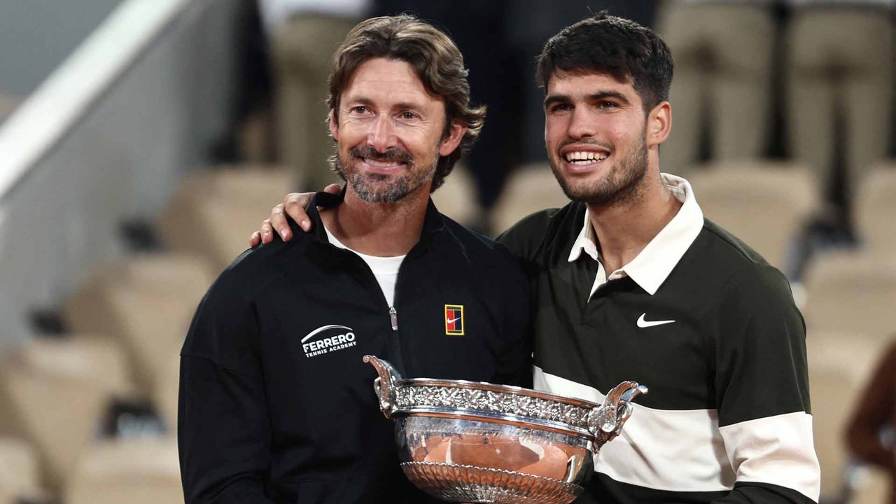 Juan Carlos Ferrero y Carlos Alcaraz en un torneo del circuito ATP