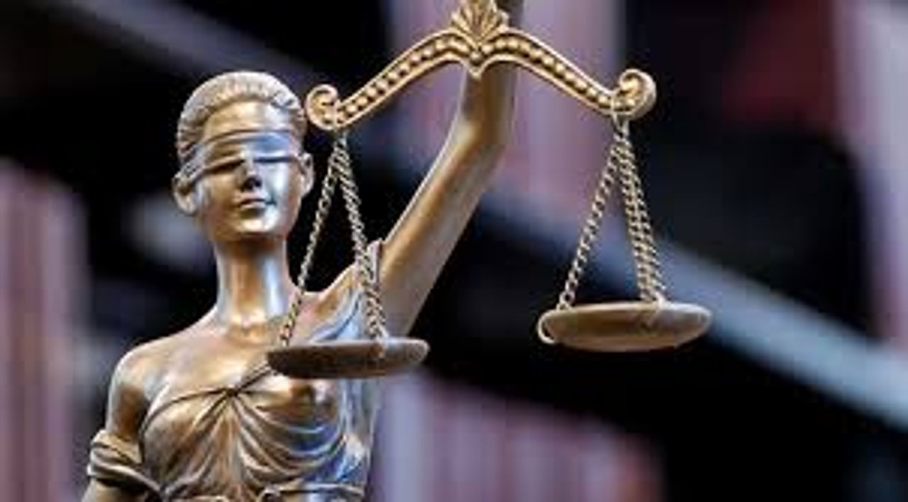 Mujeres trabajando en el ámbito judicial argentino