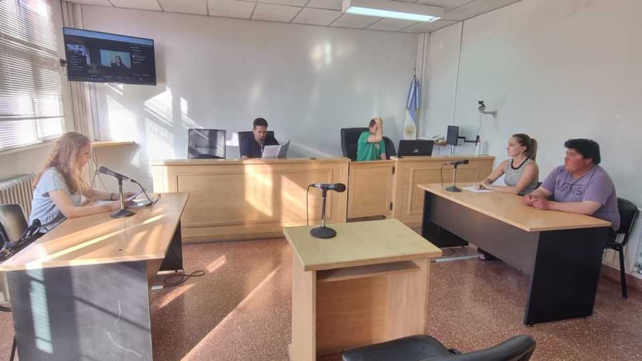 Fachada de un edificio judicial en la Patagonia argentina
